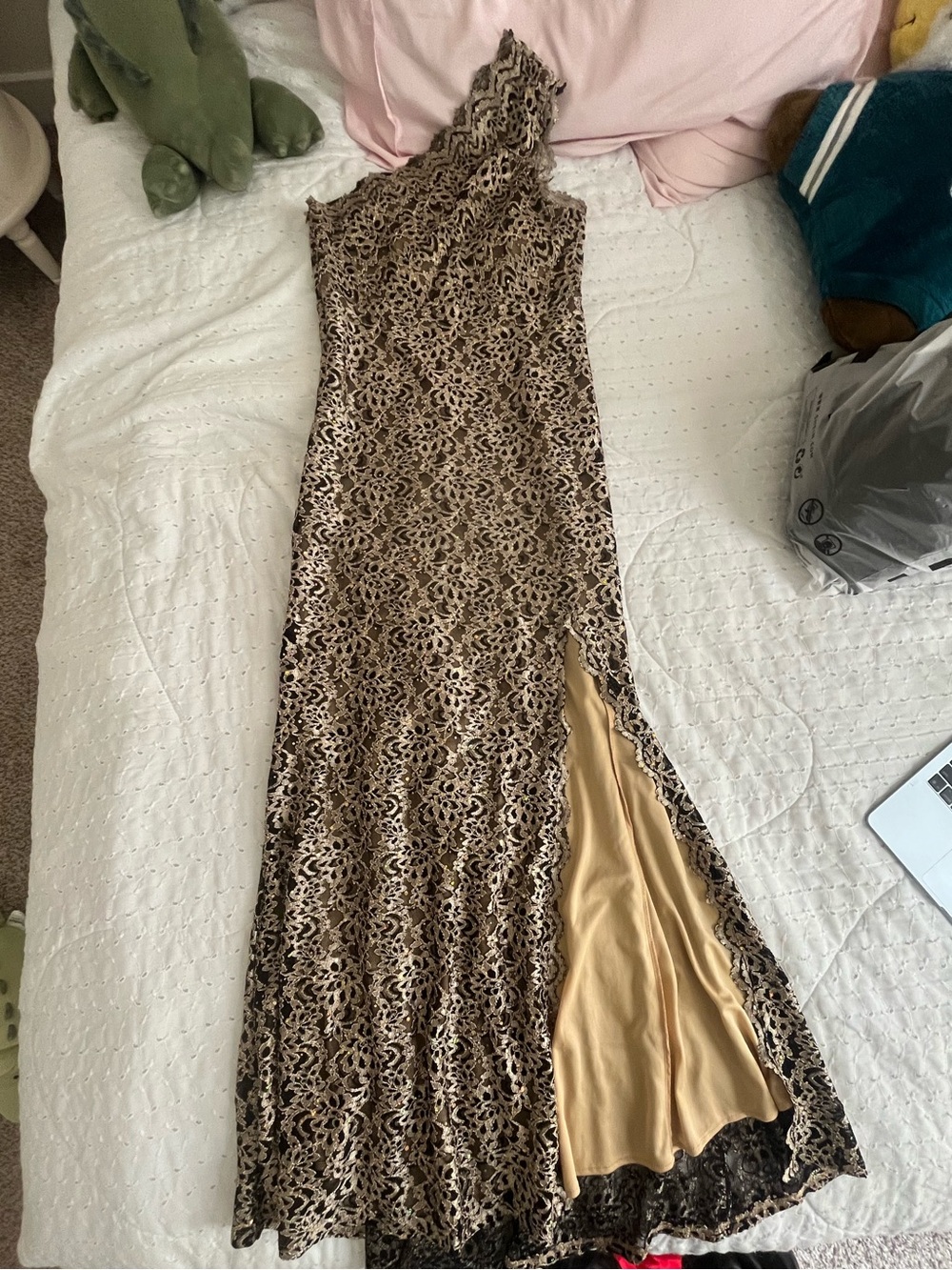 One-Shoulder Lace Evening Gown in Gold and Black